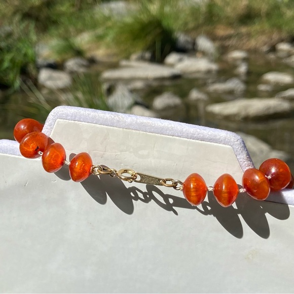 Vintage women amber colour beads with gold tone spacers stringed necklace. Used. - Picture 3 of 4